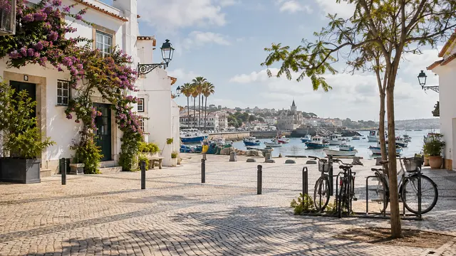 Cascais-inspired small seaside square with pale paving.