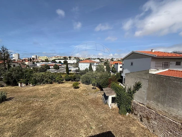 Vista do terreno junto ao limite lateral